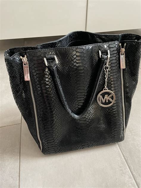 michael kors tasche schwarz silber ebay|KLEINE MICHAEL KORS TASCHE SCHWARZ / SILBER .